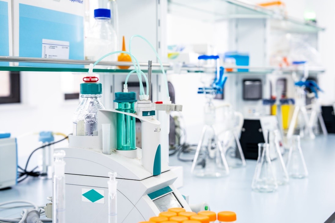 Chemist working with HPLC